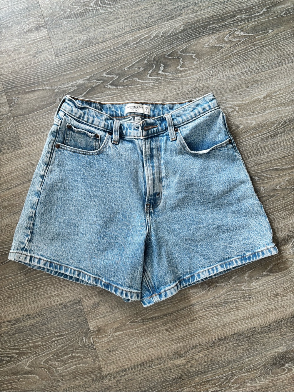 Abercrombie & Fitch Light Wash Denim High-Rise Women's Shorts
